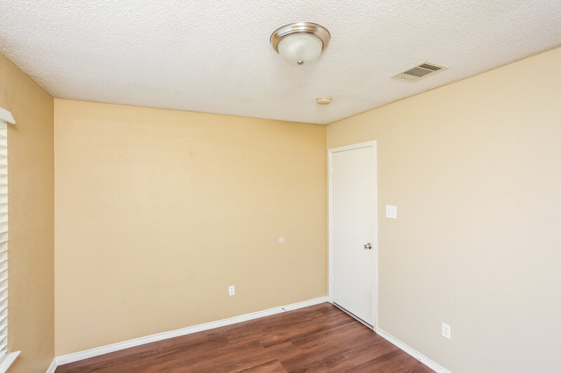 2,120/Mo, 7840 Whitney Ln Fort Worth, TX 76112 Bedroom View 3
