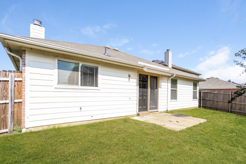 2,120/Mo, 7840 Whitney Ln Fort Worth, TX 76112 Rear View