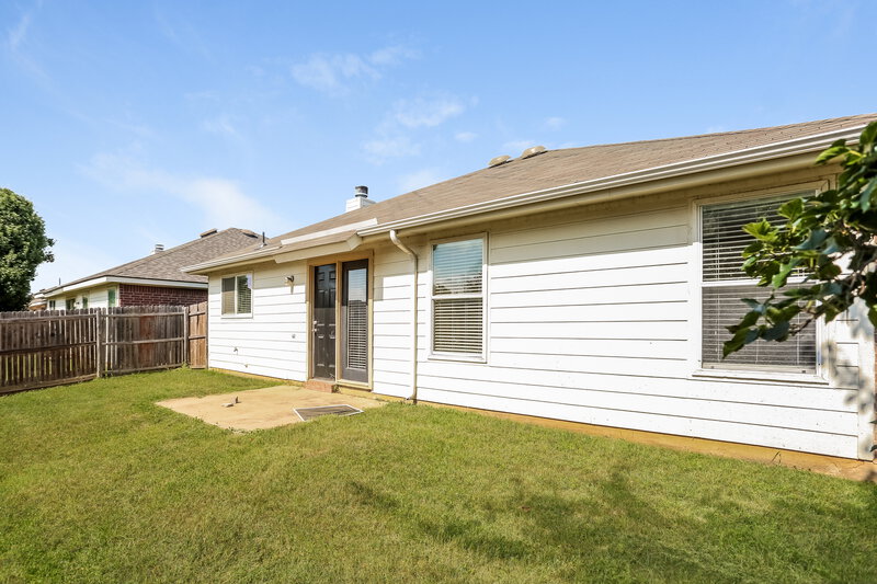 2,120/Mo, 7840 Whitney Ln Fort Worth, TX 76112 Rear View 2