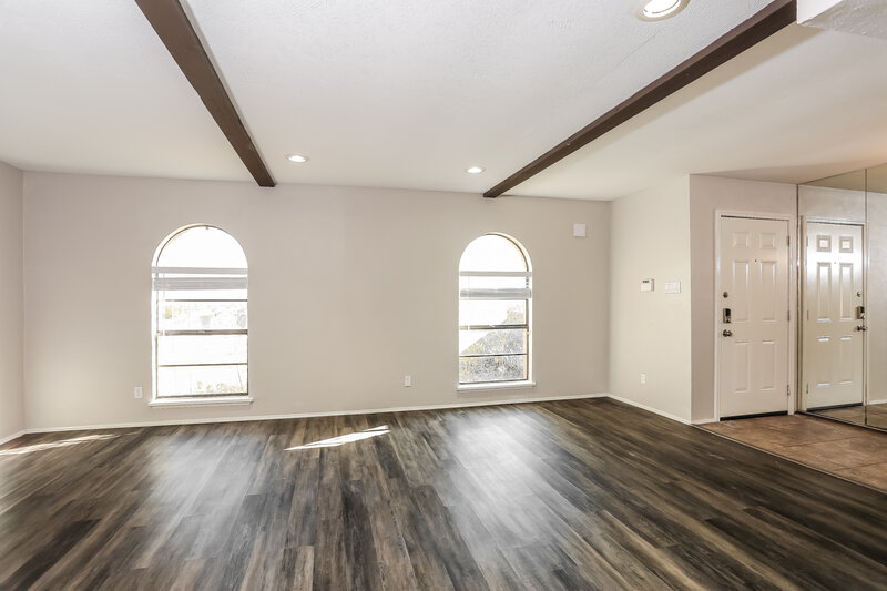 1,975/Mo, 7521 Kingsmill Terrace Fort Worth, TX 76112 Living Room View 2