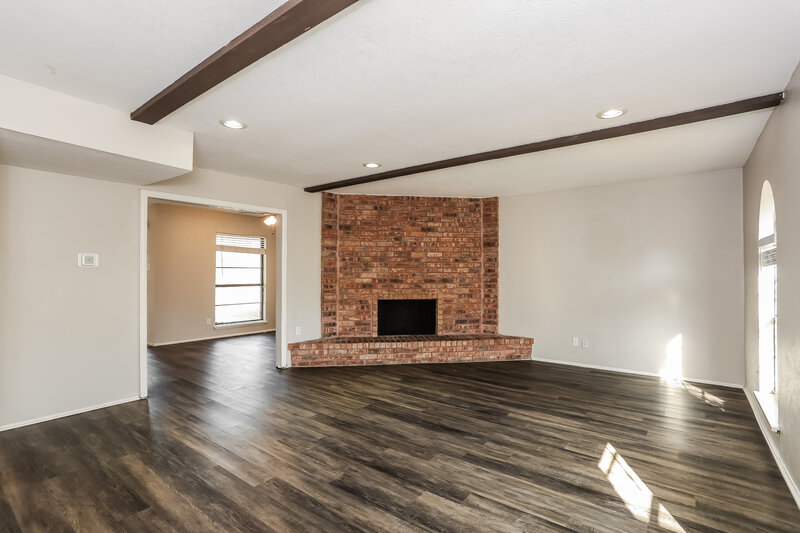 1,975/Mo, 7521 Kingsmill Terrace Fort Worth, TX 76112 Living Room View 3