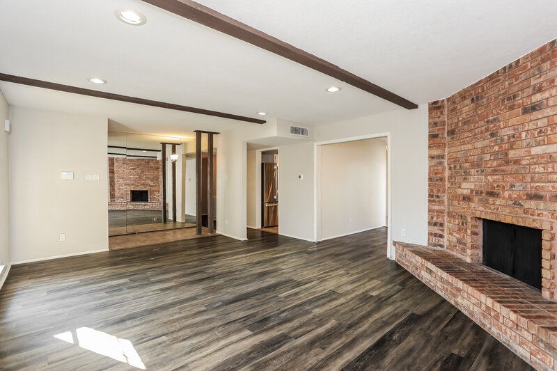 1,975/Mo, 7521 Kingsmill Terrace Fort Worth, TX 76112 Living Room View 4