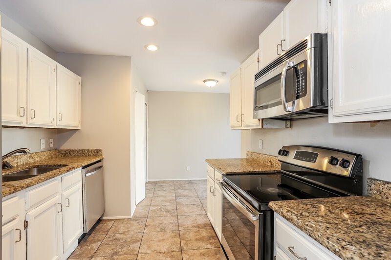 1,975/Mo, 7521 Kingsmill Terrace Fort Worth, TX 76112 Kitchen View 2