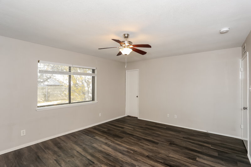 1,975/Mo, 7521 Kingsmill Terrace Fort Worth, TX 76112 Main Bedroom View