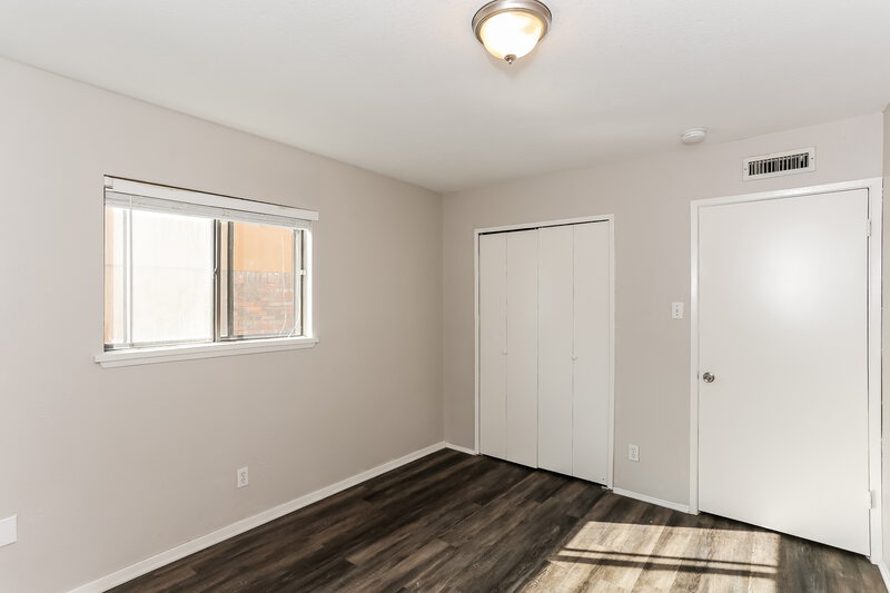 1,975/Mo, 7521 Kingsmill Terrace Fort Worth, TX 76112 Bedroom View