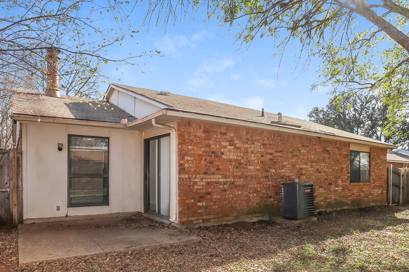 1,975/Mo, 7521 Kingsmill Terrace Fort Worth, TX 76112 Rear View