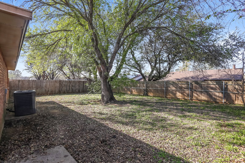 1,975/Mo, 7521 Kingsmill Terrace Fort Worth, TX 76112 Exterior View