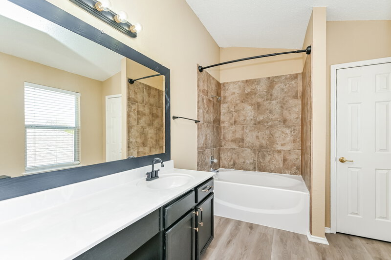 2,240/Mo, 10172 Chapel Springs Trail Fort Worth, TX 76116 Main Bathroom View