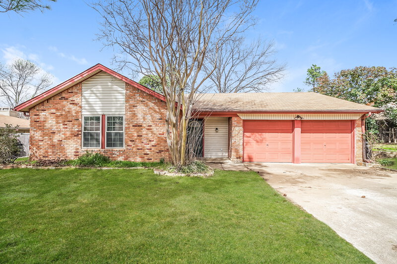 1,800/Mo, 1020 Fox River Ln Fort Worth, TX 76120 External View