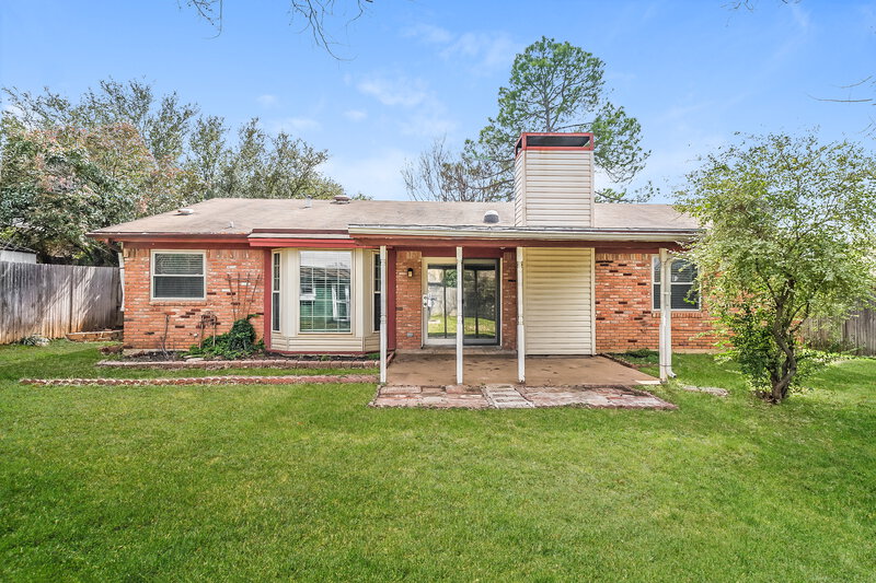 1,800/Mo, 1020 Fox River Ln Fort Worth, TX 76120 Front View