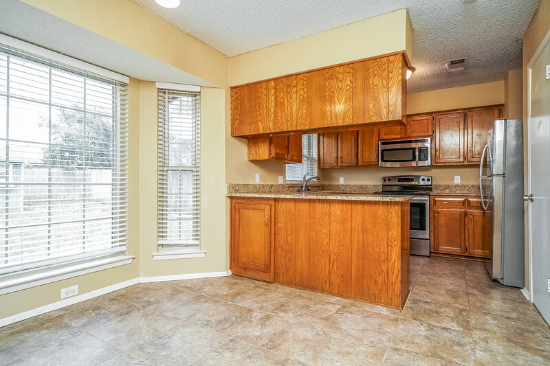 1,800/Mo, 1020 Fox River Ln Fort Worth, TX 76120 Dining Room View