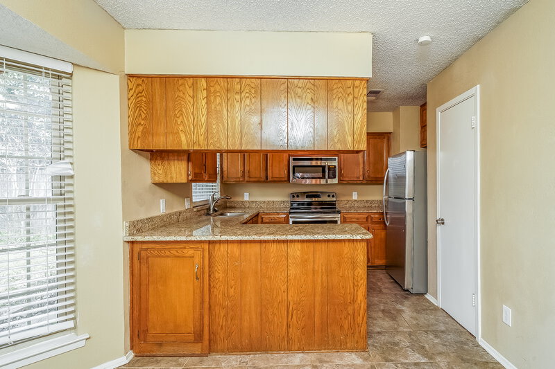 1,800/Mo, 1020 Fox River Ln Fort Worth, TX 76120 Dining Room View 3