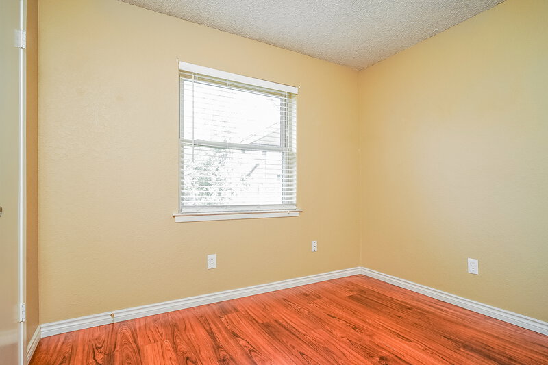 1,800/Mo, 1020 Fox River Ln Fort Worth, TX 76120 Bedroom View