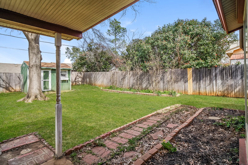 1,800/Mo, 1020 Fox River Ln Fort Worth, TX 76120 Exterior View