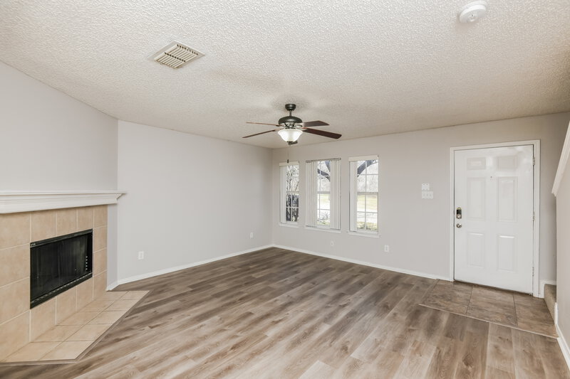 1,910/Mo, 8012 Whitney Ln Fort Worth, TX 76120 Living Room View