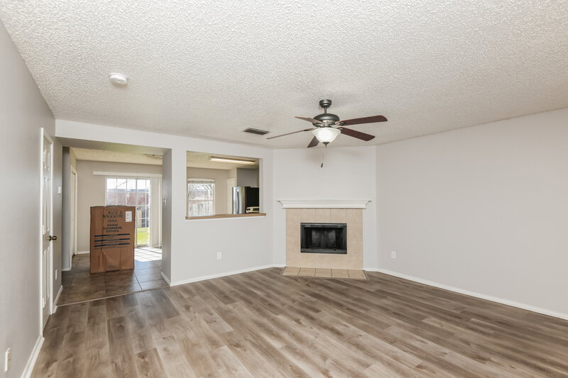 1,910/Mo, 8012 Whitney Ln Fort Worth, TX 76120 Living Room View 3