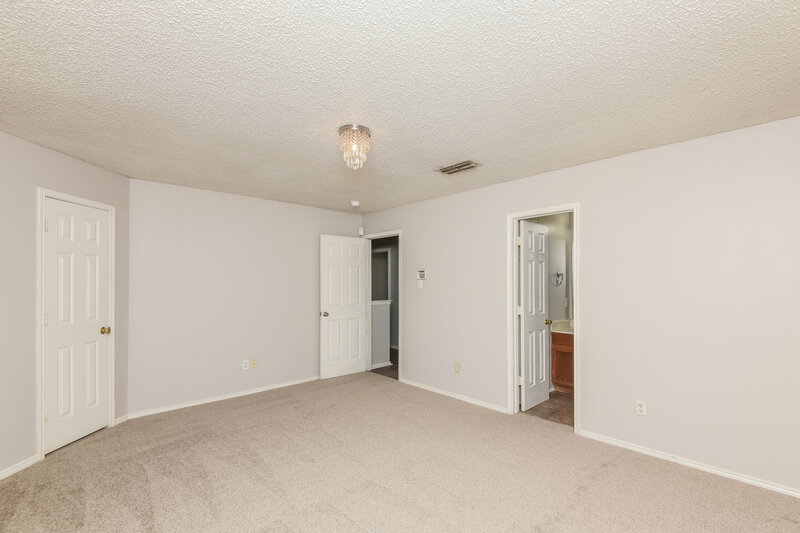 1,910/Mo, 8012 Whitney Ln Fort Worth, TX 76120 Main Bedroom View