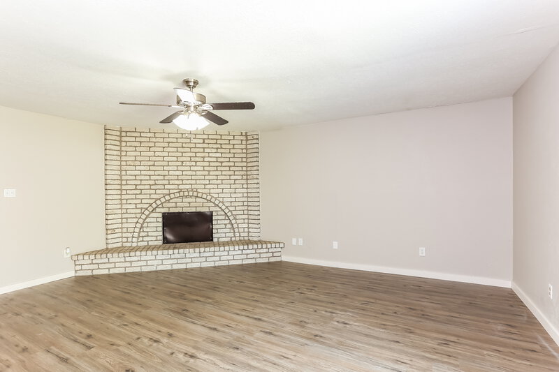 1,865/Mo, 6933 Sandstone Ct Fort Worth, TX 76120 Living Room View