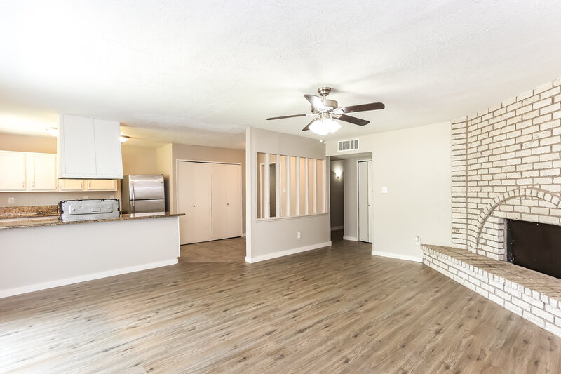 1,865/Mo, 6933 Sandstone Ct Fort Worth, TX 76120 Living Room View 2