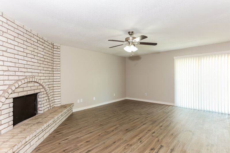 1,865/Mo, 6933 Sandstone Ct Fort Worth, TX 76120 Living Room View 3