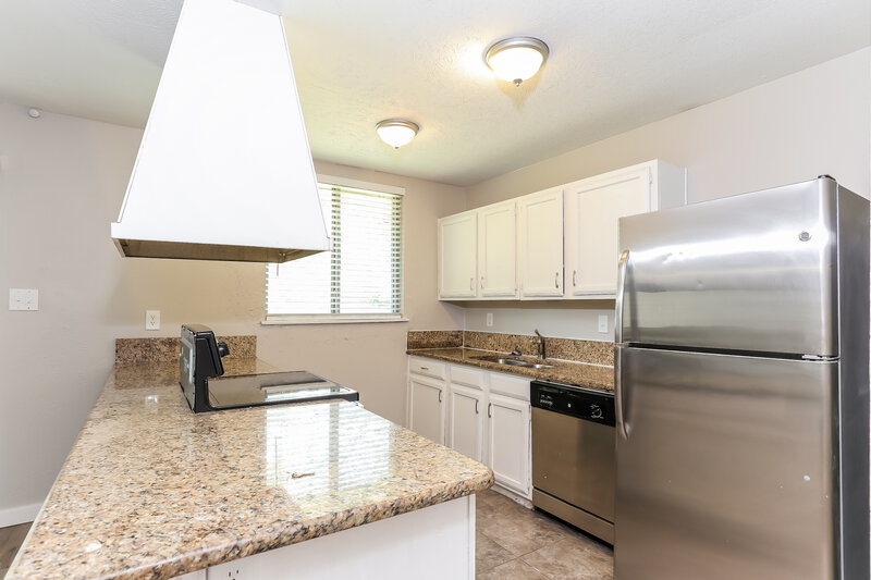 1,865/Mo, 6933 Sandstone Ct Fort Worth, TX 76120 Kitchen View