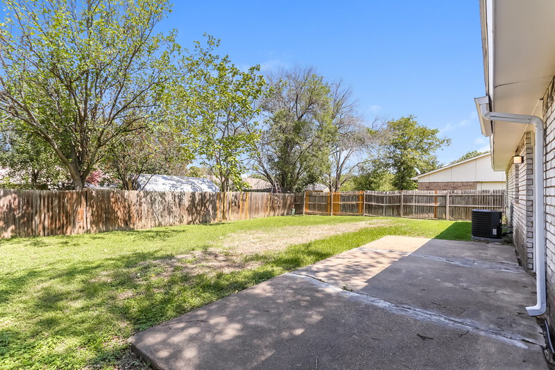 1,865/Mo, 6933 Sandstone Ct Fort Worth, TX 76120 Rear View