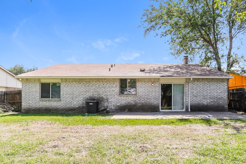 1,865/Mo, 6933 Sandstone Ct Fort Worth, TX 76120 Rear View 2