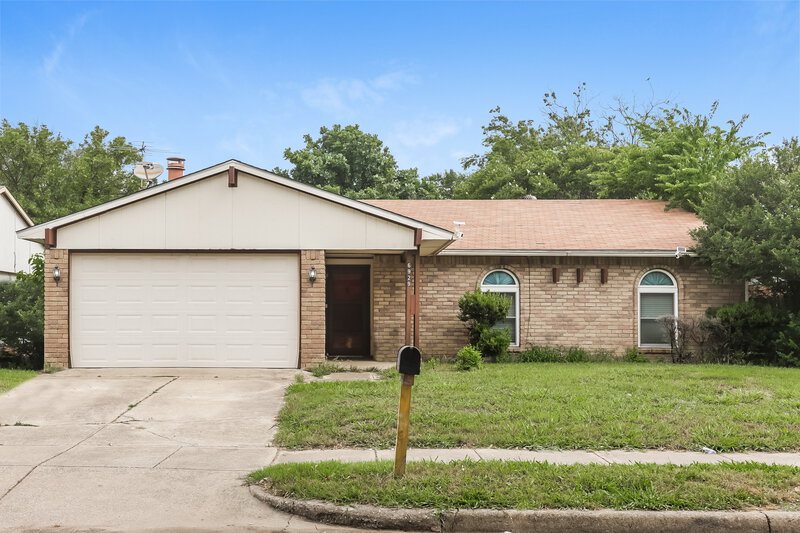 2,030/Mo, 6929 Fallbrook Ct Fort Worth, TX 76120 External View