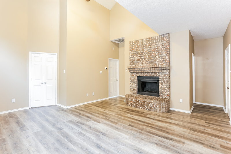 2,395/Mo, 7404 Arbor Park Dr Fort Worth, TX 76120 Living Room View