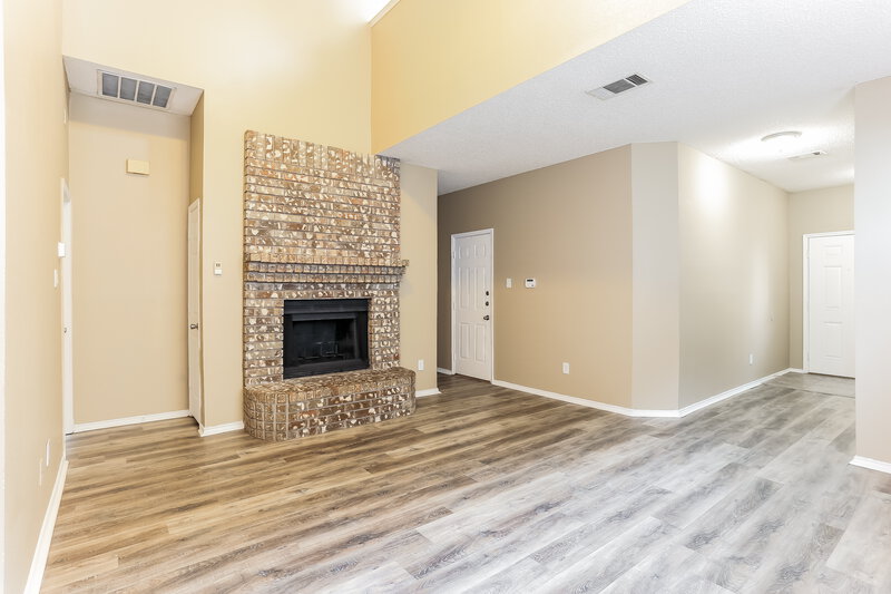 2,395/Mo, 7404 Arbor Park Dr Fort Worth, TX 76120 Living Room View 2