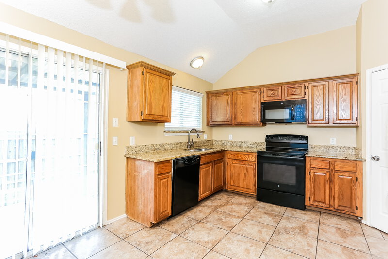 2,395/Mo, 7404 Arbor Park Dr Fort Worth, TX 76120 Kitchen View 2