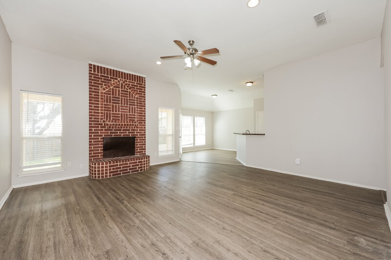 0/Mo, 7448 Ashcroft Circle Fort Worth, TX 76120 Living Room View