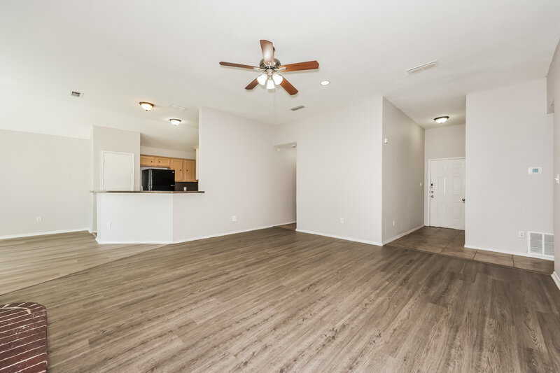 0/Mo, 7448 Ashcroft Circle Fort Worth, TX 76120 Living Room View 2