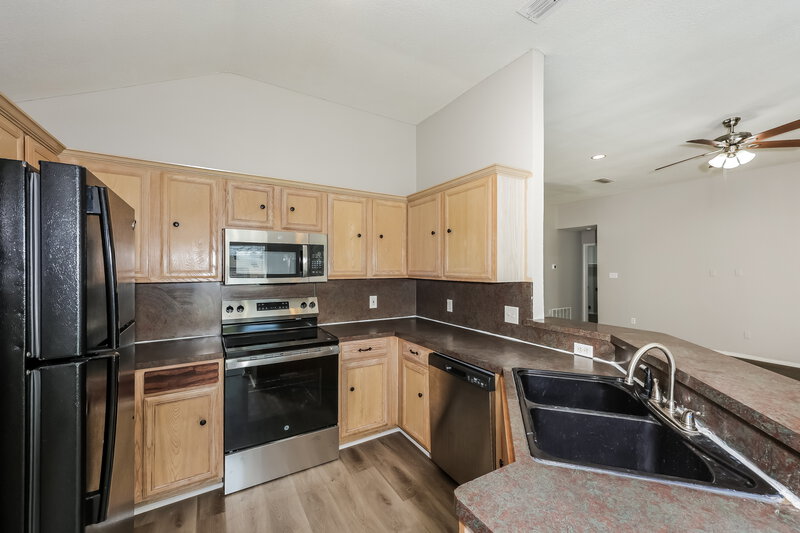 0/Mo, 7448 Ashcroft Circle Fort Worth, TX 76120 Kitchen View 2