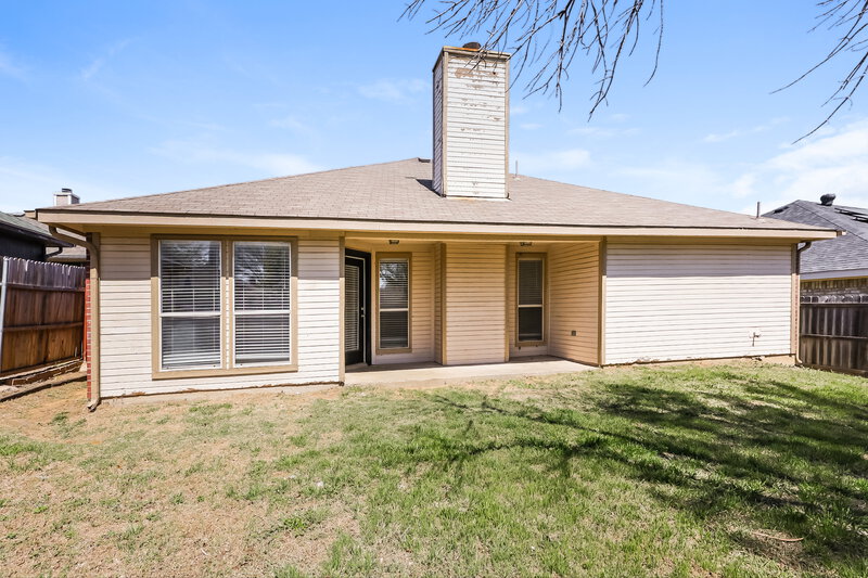 0/Mo, 7448 Ashcroft Circle Fort Worth, TX 76120 Rear View 2
