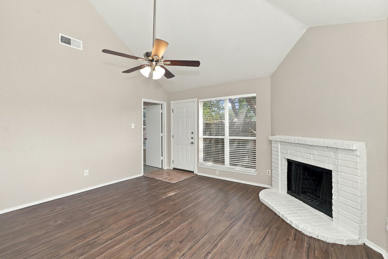 1,765/Mo, 7400 Ashcroft Circle Fort Worth, TX 76120 Living Room View 2