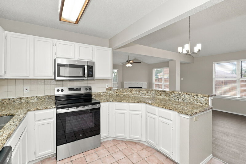 1,765/Mo, 7400 Ashcroft Circle Fort Worth, TX 76120 Kitchen View 2