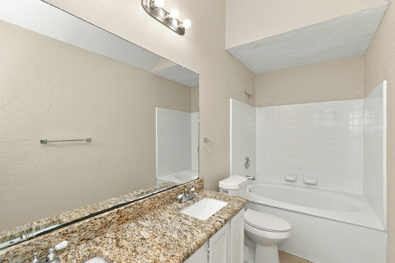 1,765/Mo, 7400 Ashcroft Circle Fort Worth, TX 76120 Primary Bathroom View