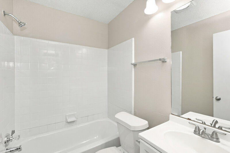 1,765/Mo, 7400 Ashcroft Circle Fort Worth, TX 76120 Bathroom View