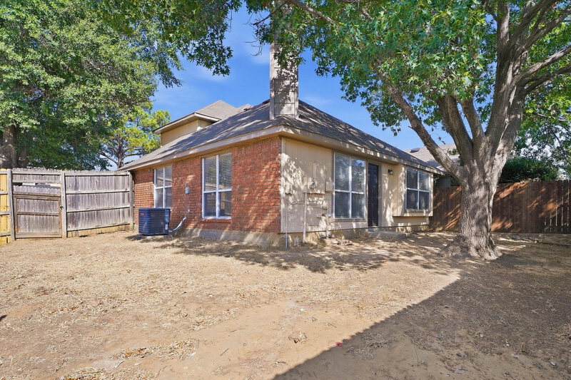 1,765/Mo, 7400 Ashcroft Circle Fort Worth, TX 76120 Rear View