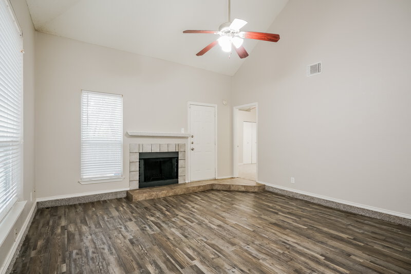2,085/Mo, 7456 Arbor Hill Dr Fort Worth, TX 76120 Living Room View