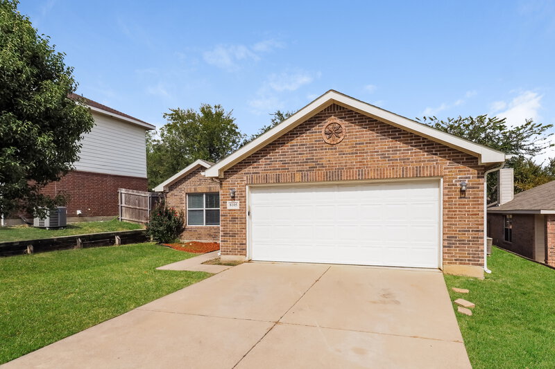2,130/Mo, 8105 Colbi Ln Fort Worth, TX 76120 Front View 2