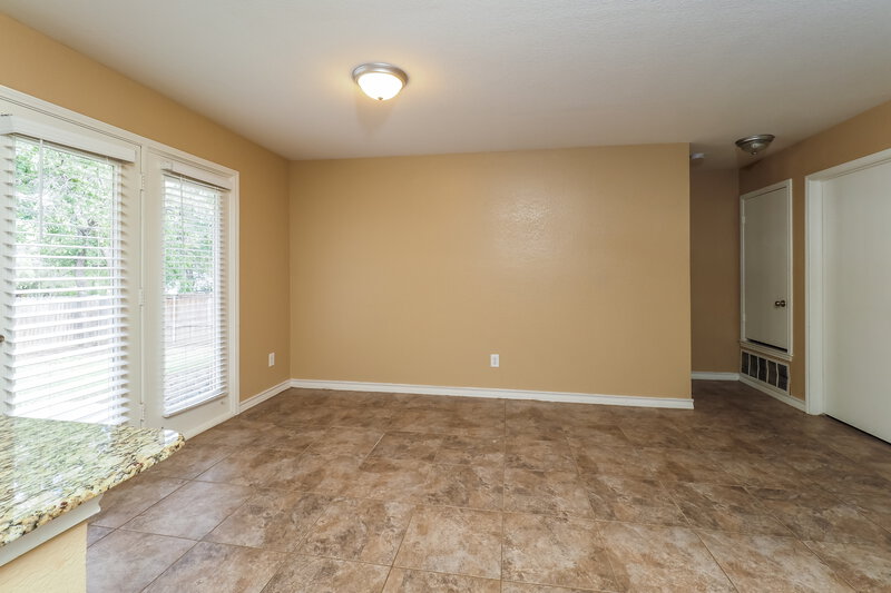 2,130/Mo, 8105 Colbi Ln Fort Worth, TX 76120 Dining Room View