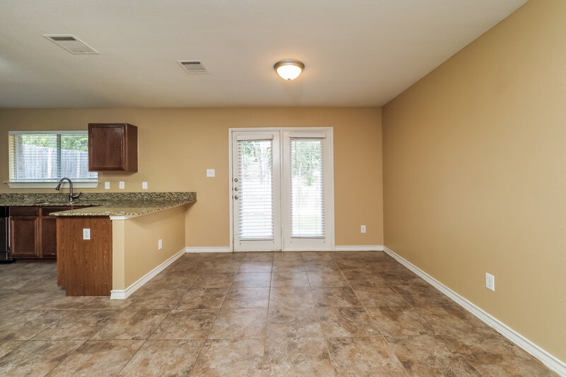 2,130/Mo, 8105 Colbi Ln Fort Worth, TX 76120 Dining Room View 3