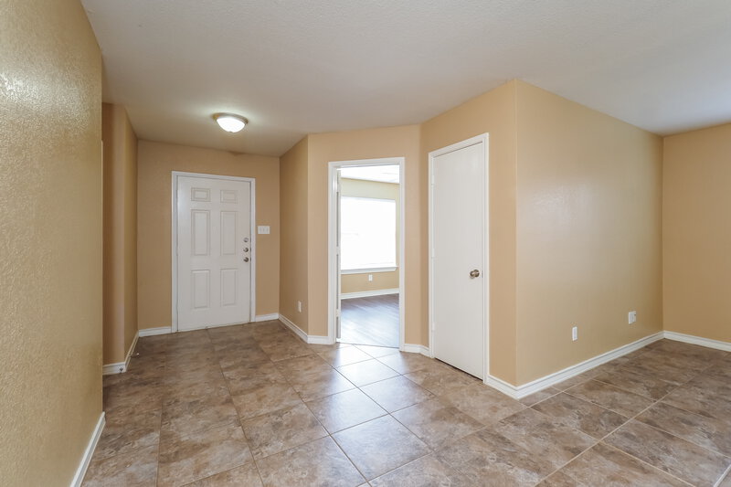2,130/Mo, 8105 Colbi Ln Fort Worth, TX 76120 Bedroom View 3