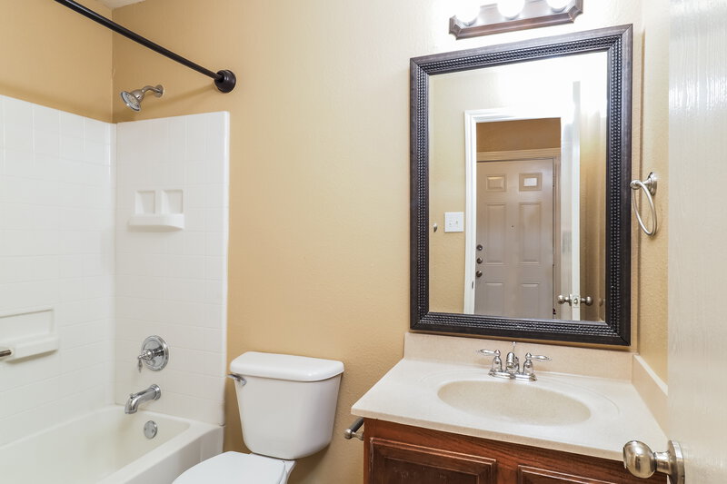2,130/Mo, 8105 Colbi Ln Fort Worth, TX 76120 Bathroom View