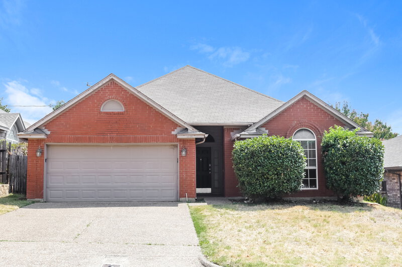 2,050/Mo, 705 Cross Ridge Circle N Fort Worth, TX 76120 External View