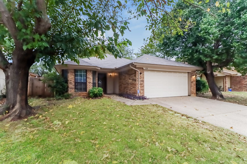 0/Mo, 620 Sandy Trail Fort Worth, TX 76120 Front View