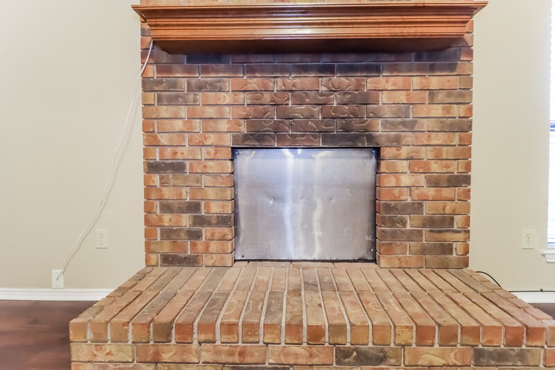 0/Mo, 620 Sandy Trail Fort Worth, TX 76120 Living Room View 3