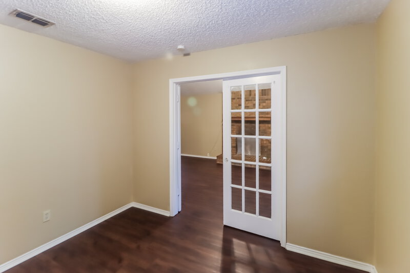 0/Mo, 620 Sandy Trail Fort Worth, TX 76120 Dining Room View